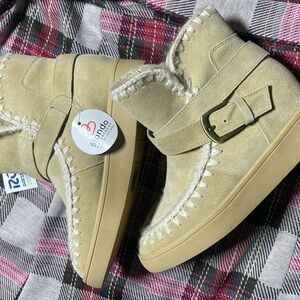 Blondo Anna Waterproof Faux Fur Moccasins Sand Suede Boots size 8 New!!!